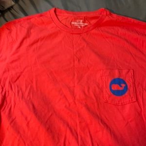 Vineyard Vines XL T-shirt.